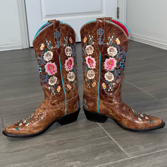 MACIE BEAN WOMEN'S ROSE GARDEN WESTERN BOOTS - SNIP TOE. SWAROVSKI CRYSTALS - Picture 4 of 7
